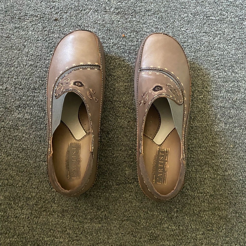 Gray Clogs with Rounded Toe and Minimal Heel